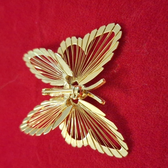 Vintage Monet butterfly brooch gold tone wire wings insect moth jewelry pin - Picture 10 of 10